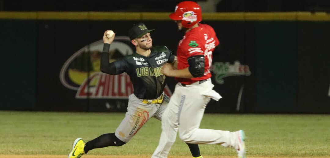 CAÑEROS EMPATA LA SERIE EN MAZATLÁN