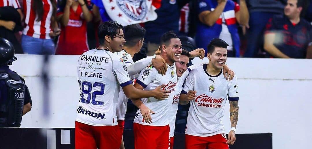 CHIVAS GANA EL CLÁSICO TAPATÍO EN LA COPA POR MÉXICO