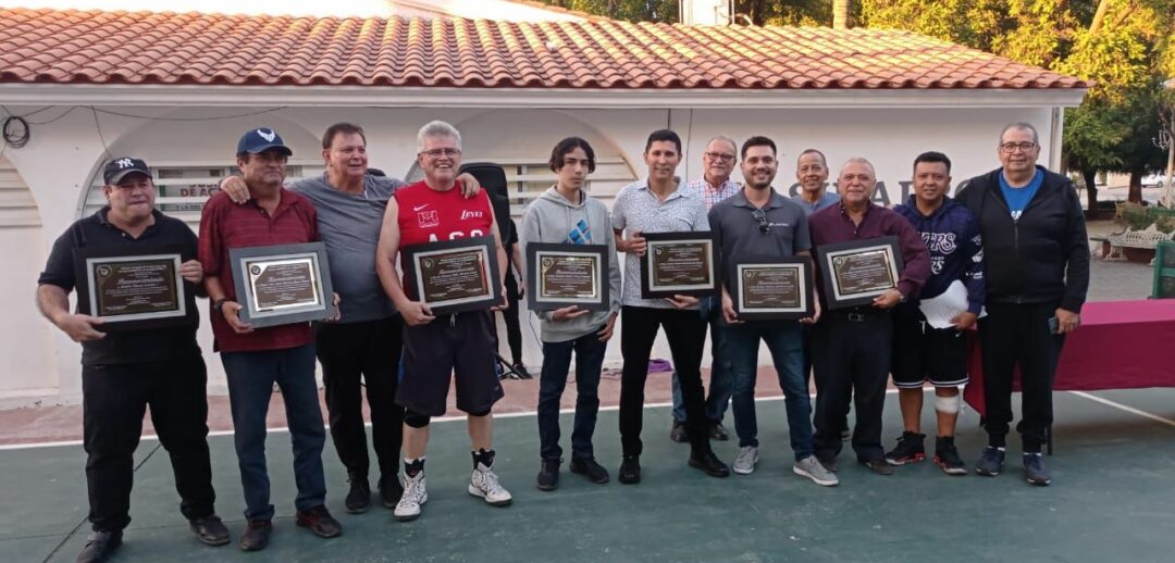 ENTREGARON RECONOCIMIENTOS EN EL TORNEO NAVIDEÑO 2022 DE LA GABRIEL LEYVA