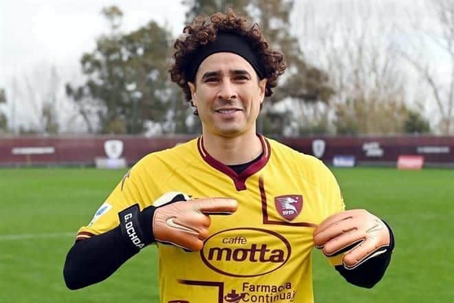 MEMO OCHOA ES PRESENTADO POR EL SALERNITANA