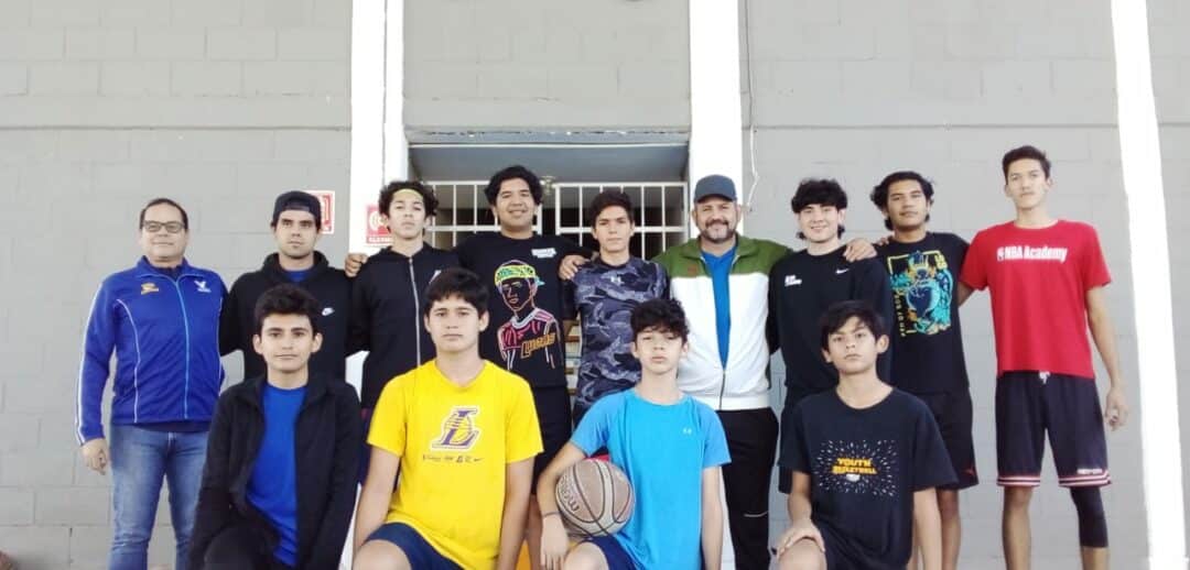 CÉSAR OCHOA REGRESA AL COLEGIO DEL VALLE