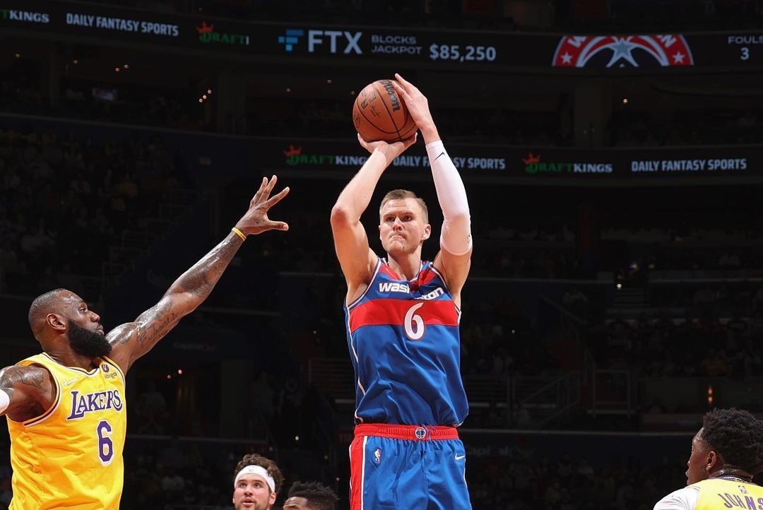 KRISTAPS PORZINGIS, CERCA DE SER TRASPASADO DE WIZARDS A CELTICS