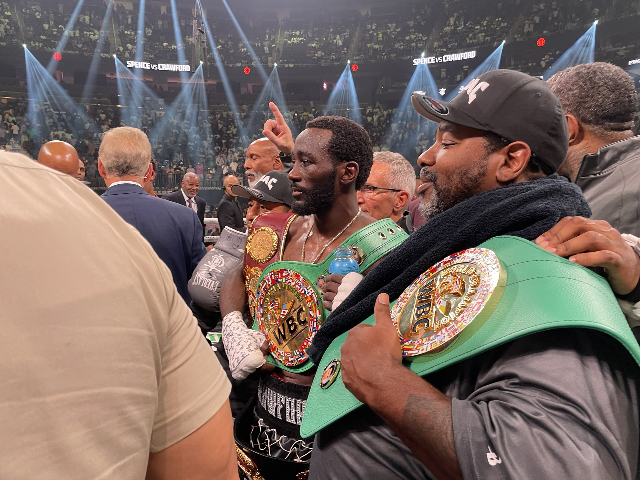 CRAWFORD UNIFICÓ LOS TÍTULOS DE LA DIVISIÓN WÉLTER AL DOMINAR A SPENCE JR