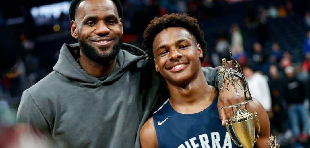 LEBRON JAMES JUNTO A BRONNY JAMES