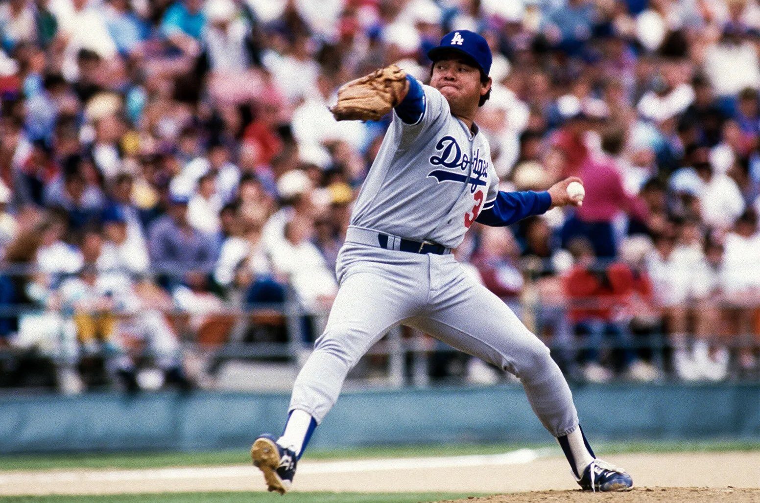 FERNANDO VALENZUELA VERÁ RETIRADO SU NÚMERO 34