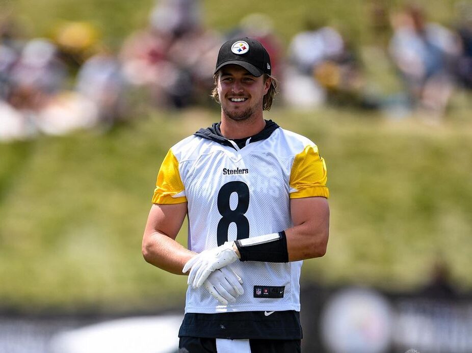 KENNY PICKETT, MARISCAL DE CAMPO DE LO STEELERS