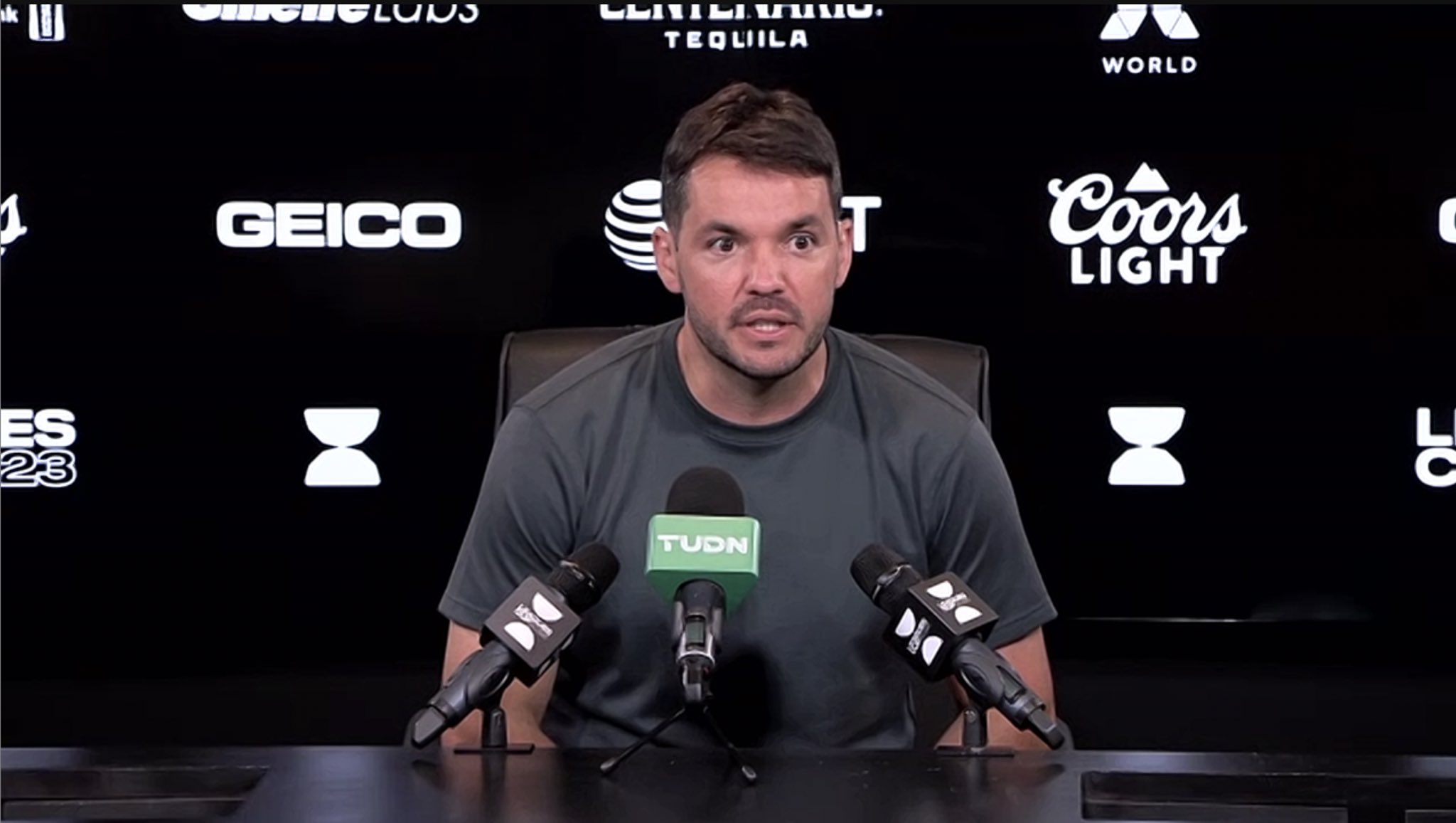 Nicolás Larcamon DT León
