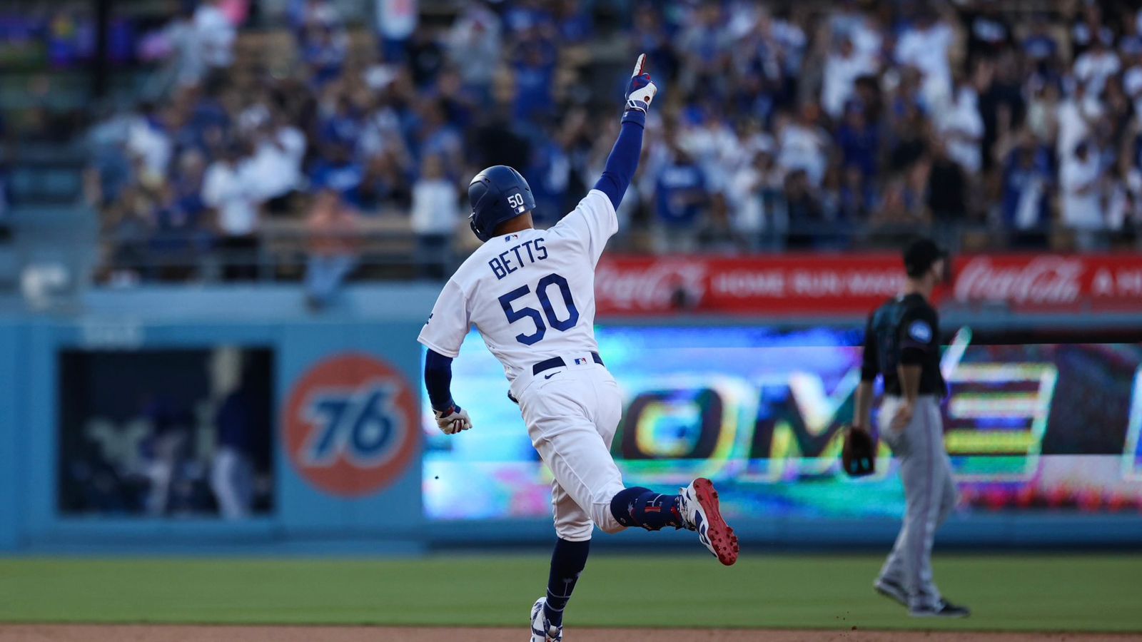mookie betts jugador del mes