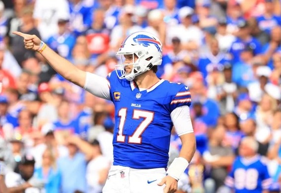 JOSH ALLEN DURANTE EL PARTIDO ANTE LOS RAIDERS
