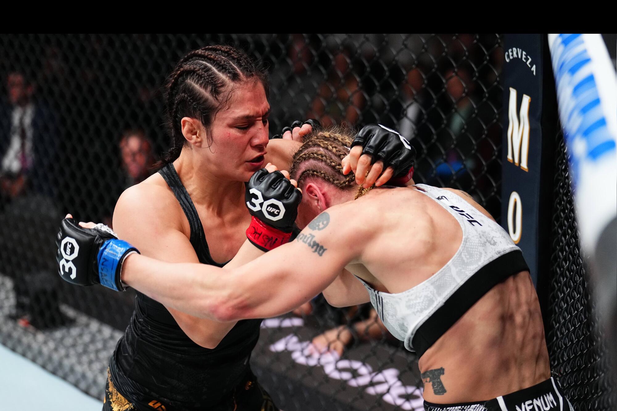ALEXA GRASSO Y VALENTINA SHEVCHENKO DURANTE SU PELEA