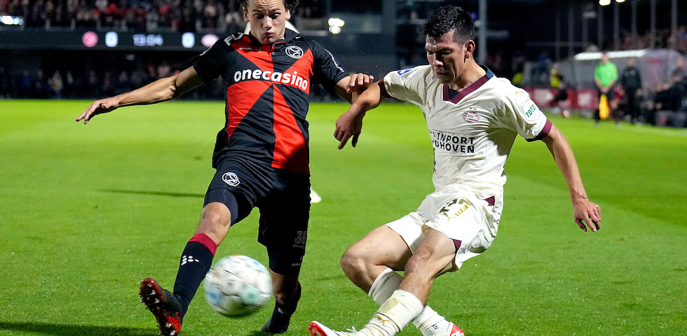 HIRVING LOZANO DURANTE UN PARTIDO CON EL PSV EINDHOVEN