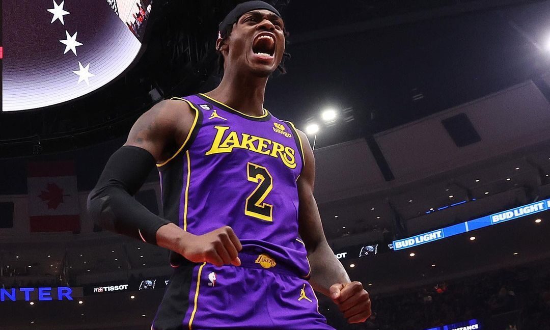 JARRED VANDERBILT CELEBRA EN UN TRIUNFO DE LOS LAKERS