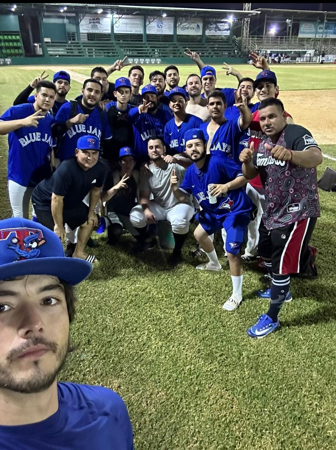 Leamington celebrando el triunfo