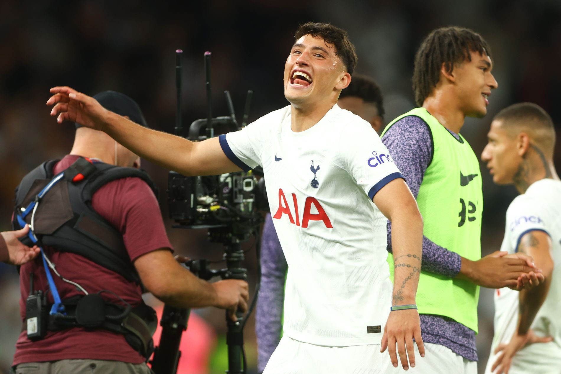Spurs festejando el triunfo