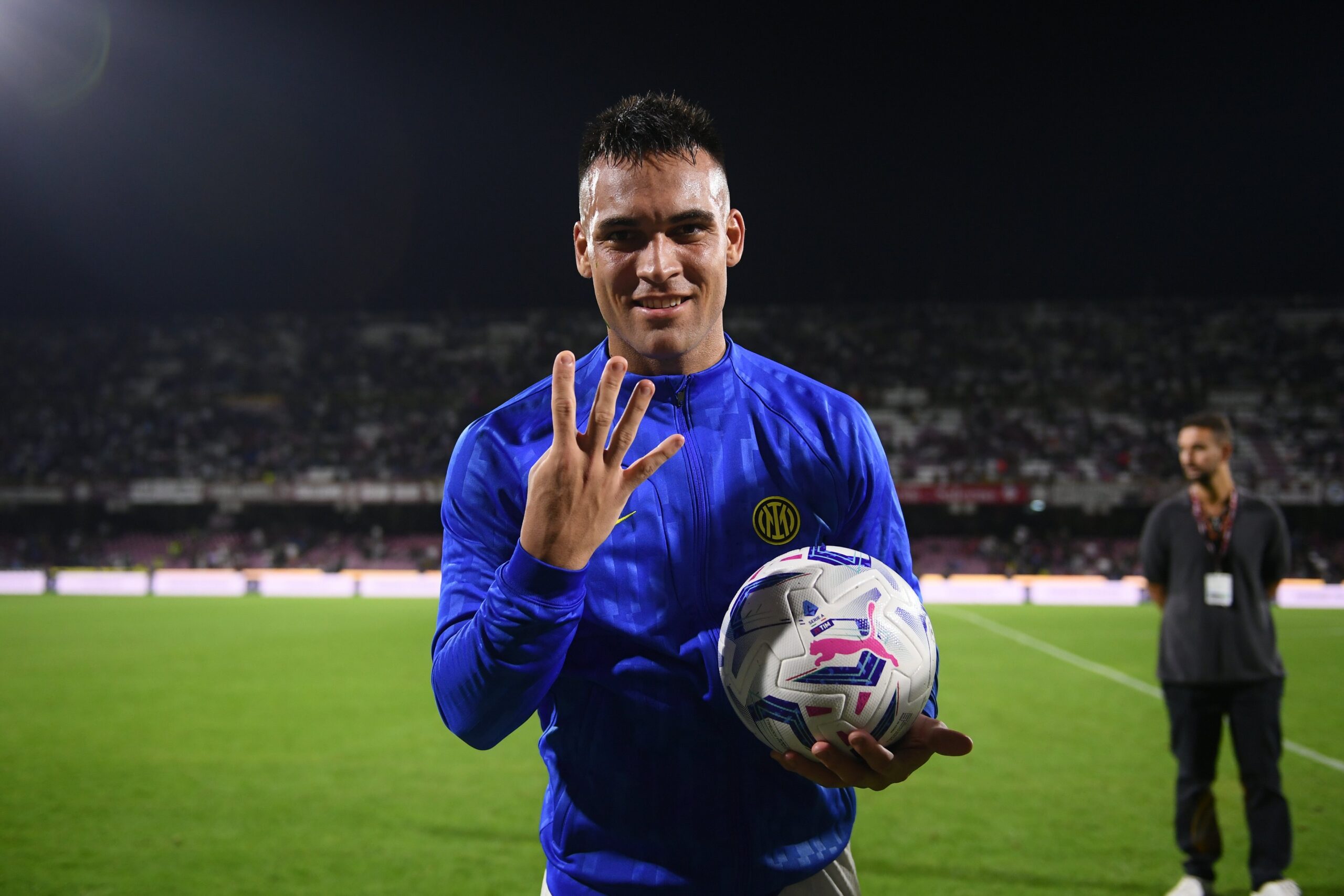 LAUTARO MARTÍNEZ FESTEJA SUS 4 GOLES ANTE EL SALERNITANA