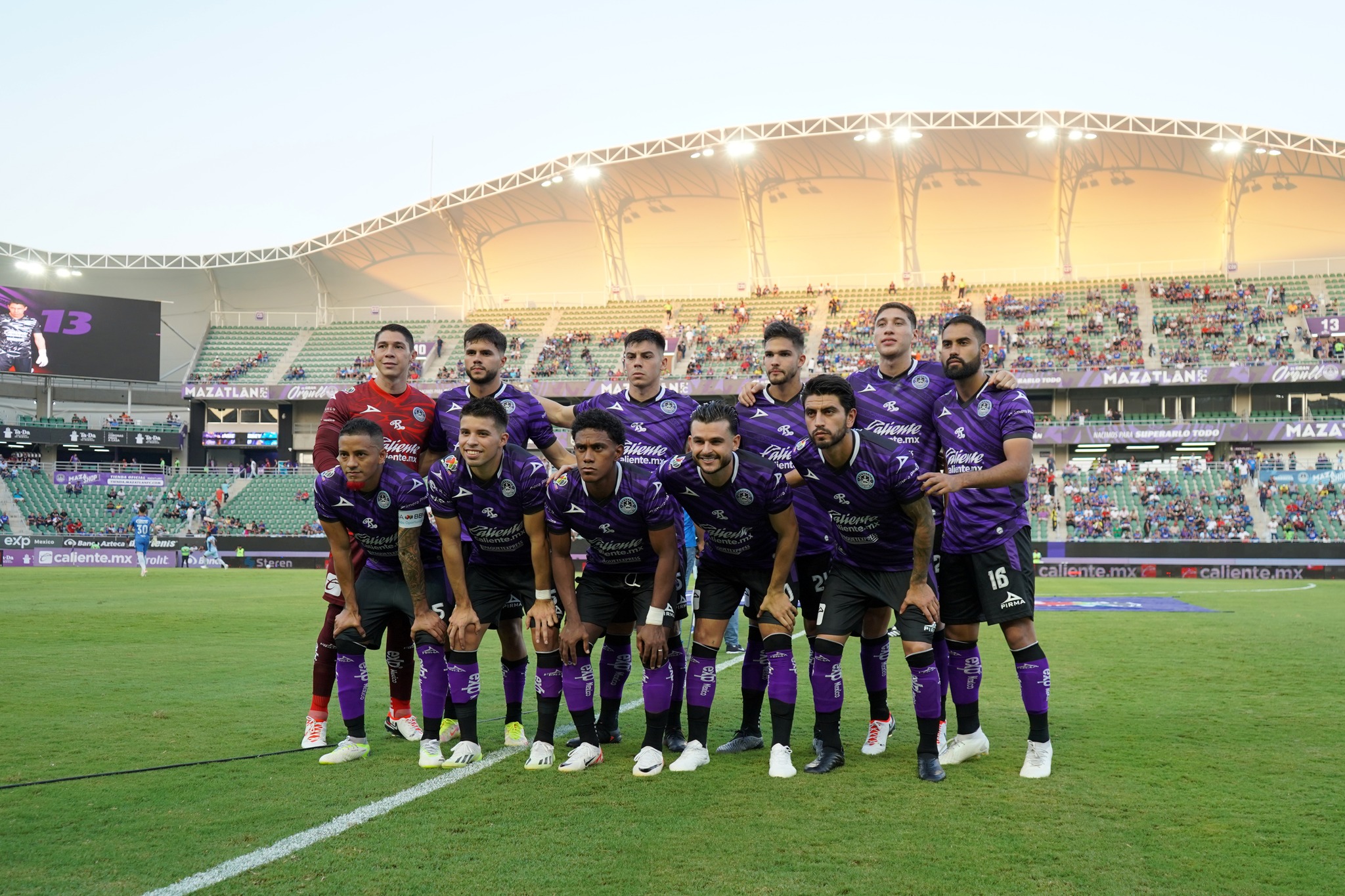 MAZATLÁN FC POSA PARA LA FOTO ANTES DE UN PARTIDO