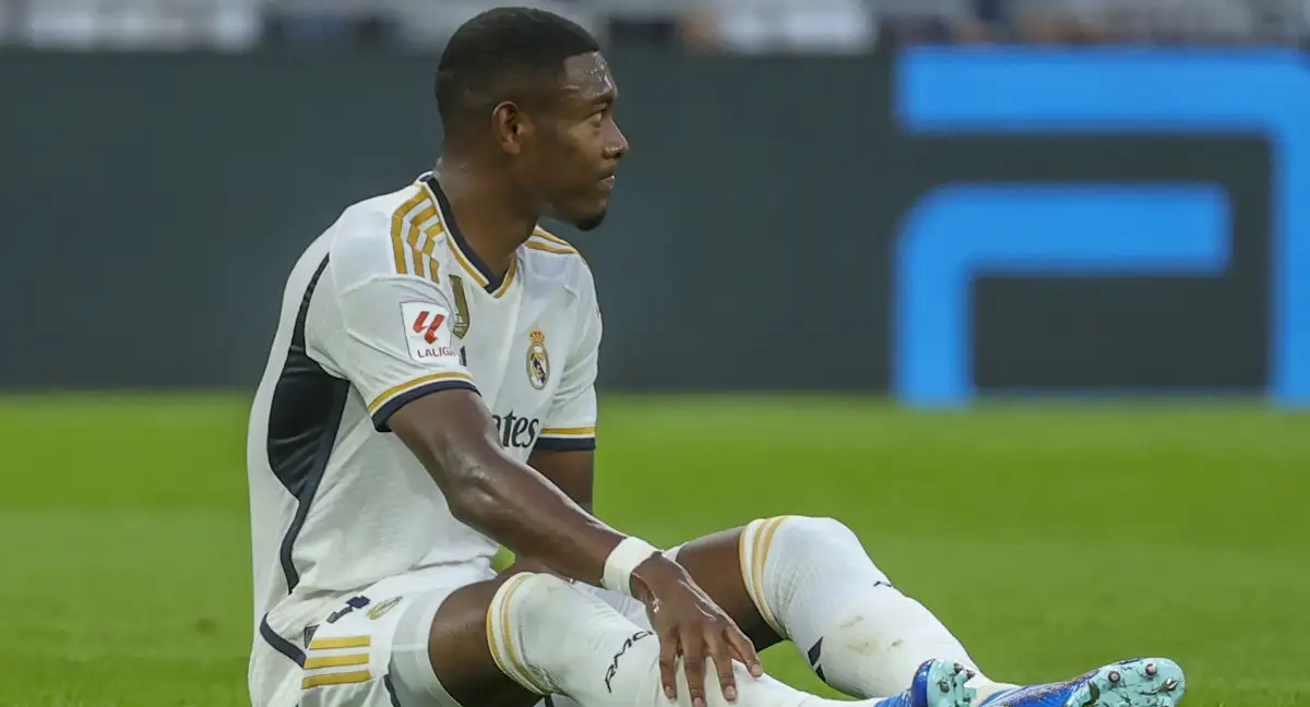 Alaba en el piso después de la lesión