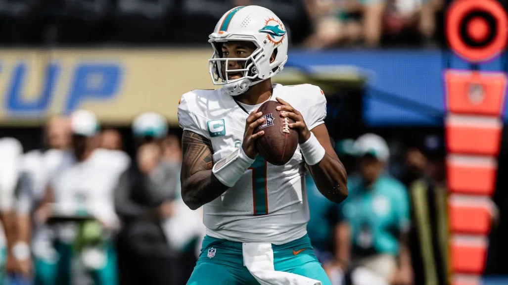 TUA TAGOVAILOA DE LOS DOLPHINS ES EL JUGADOR OFENSIVO DE LA SEMANA EN LA AFC