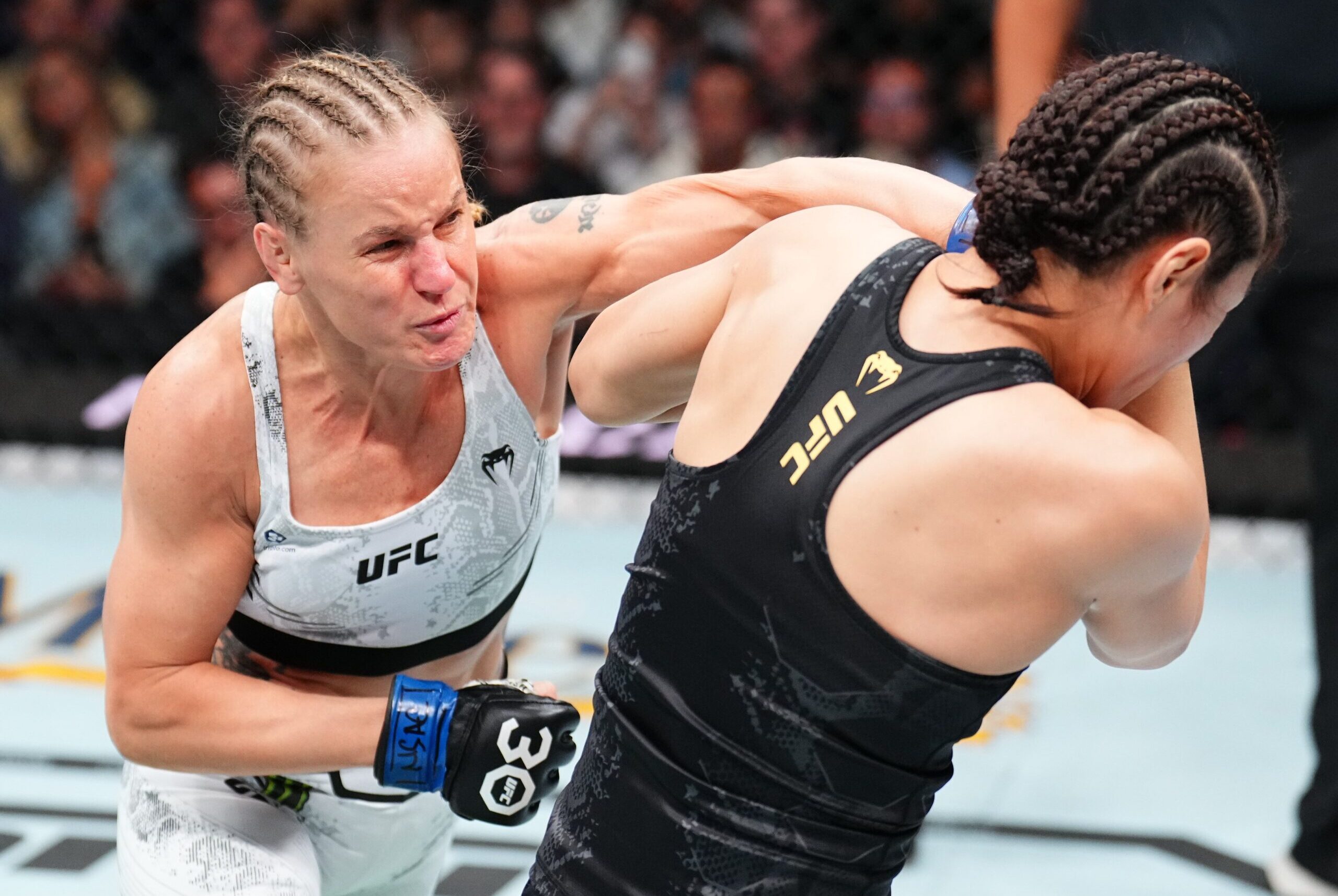 VALENTINA SHEVCHENKO DURANTE LA PELEA CON ALEXA GRASSO
