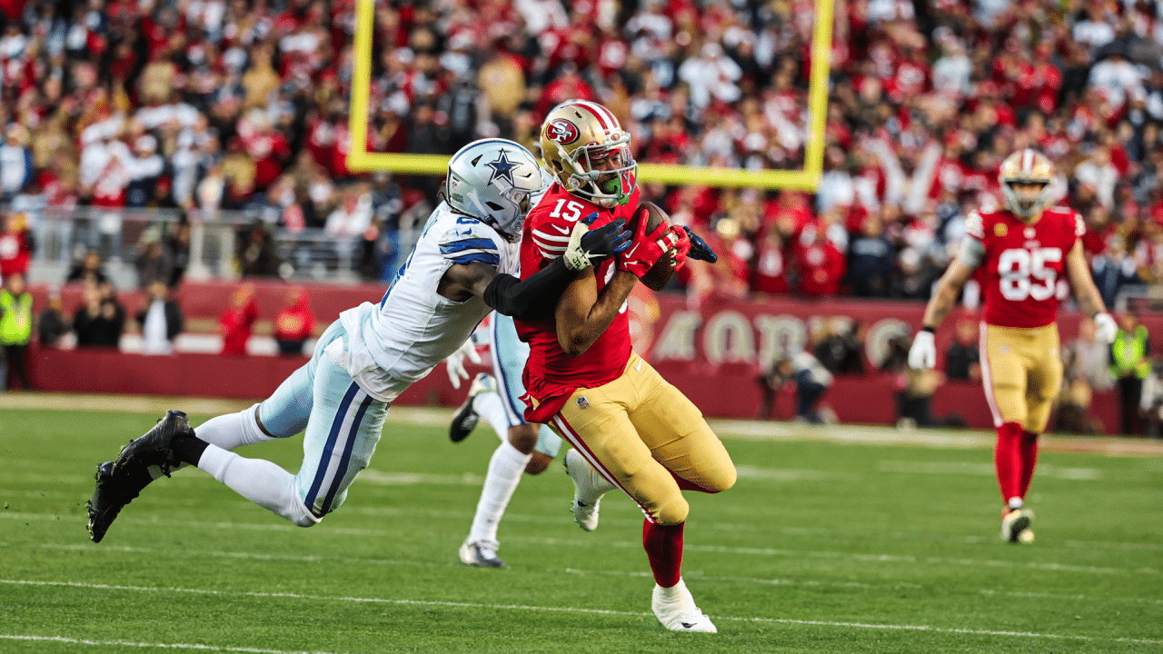 ACCIONES DE UN JUEGO ENTRE DALLAS Y SAN FRANCISCO DEL AÑO PASADO