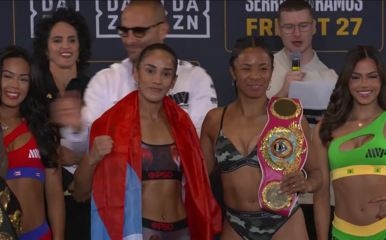 AMANDA SERRANO Y DANILA RAMOS POSAN PARA LA FOTO LUEGO DEL PESAJE