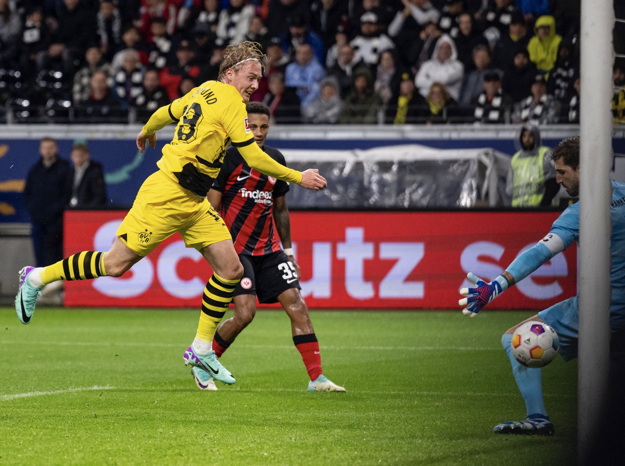 Julian Brandt anotando gol