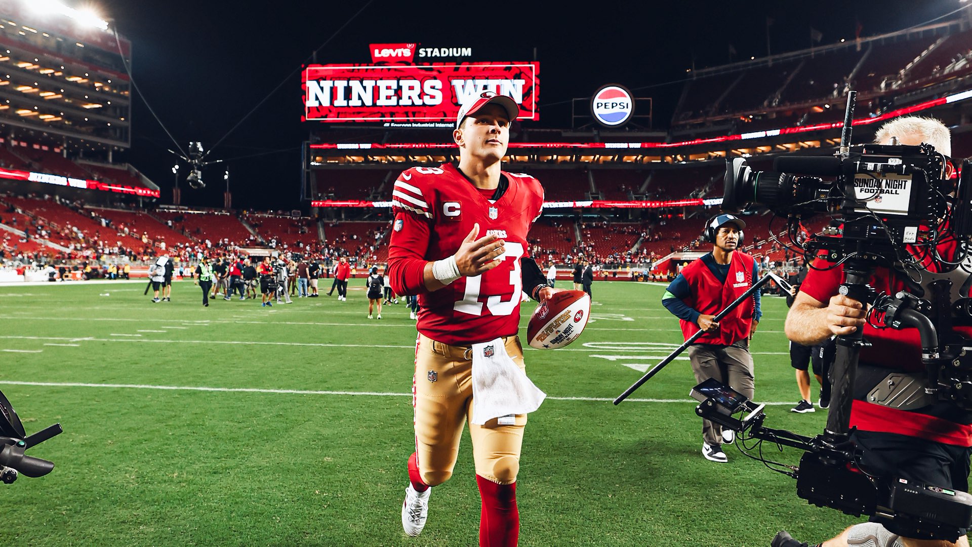 BROCK PURDY SALE DEL CAMPO TRAS LA VICTORIA DE SAN FRANCISCO ANTE DALLAS