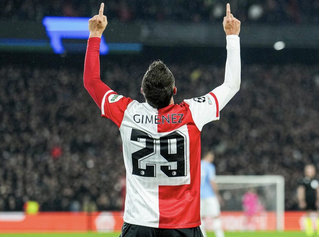 Santi celebrando el gol