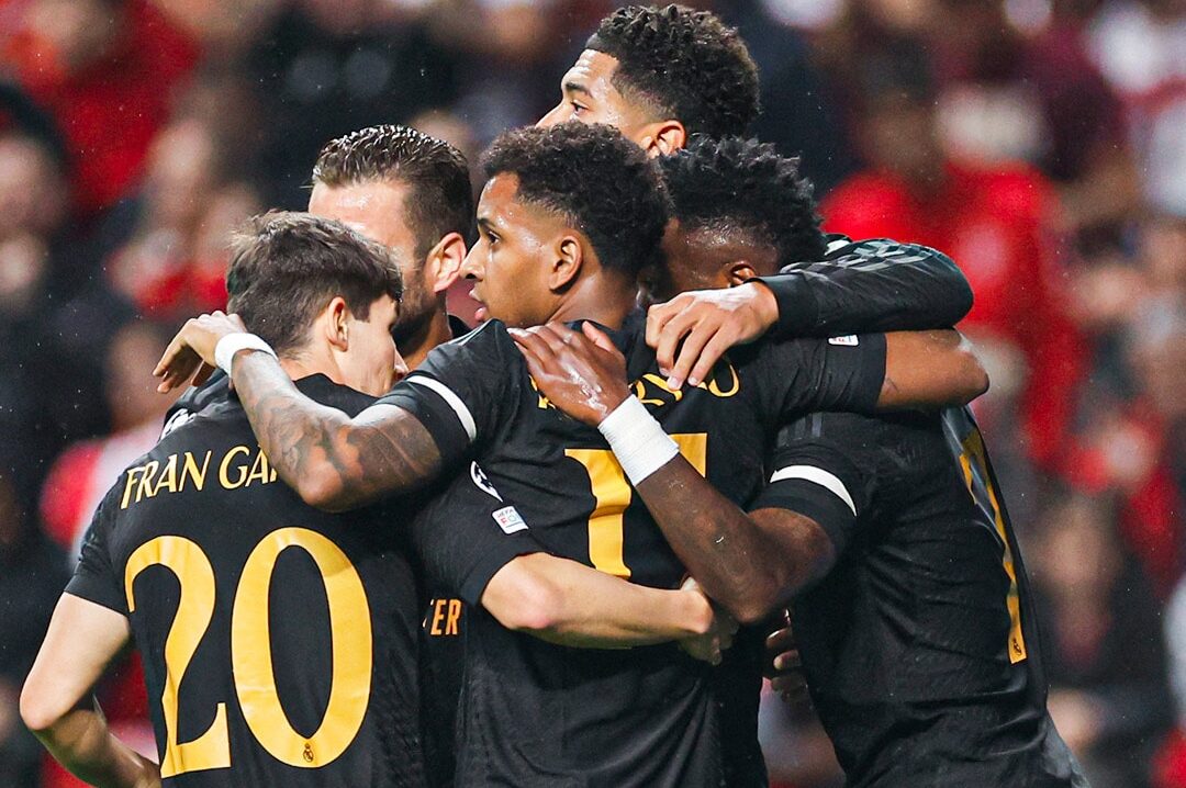 Jugadores del Madrid festejando gol de Rodrygo