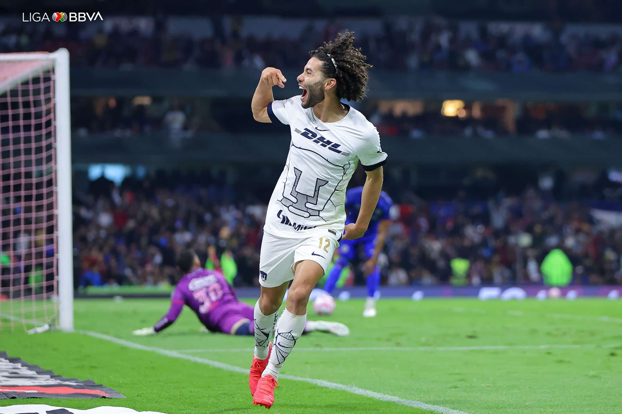 César chino Huerta gol con Pumas