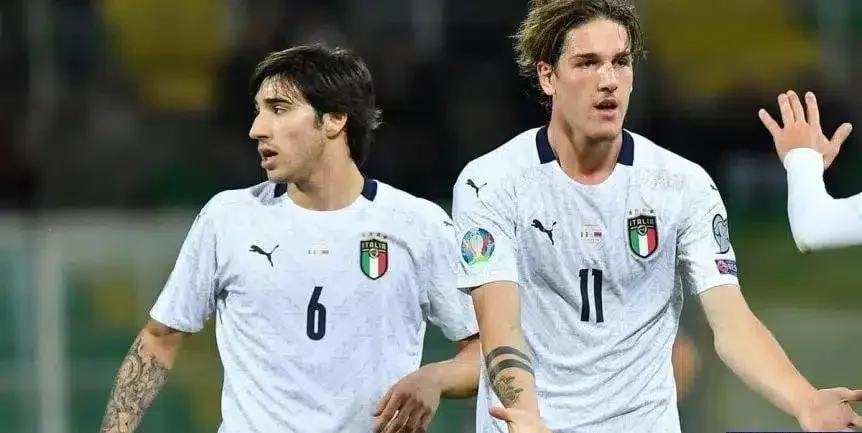 Zaniolo y Tonali festejando un gol