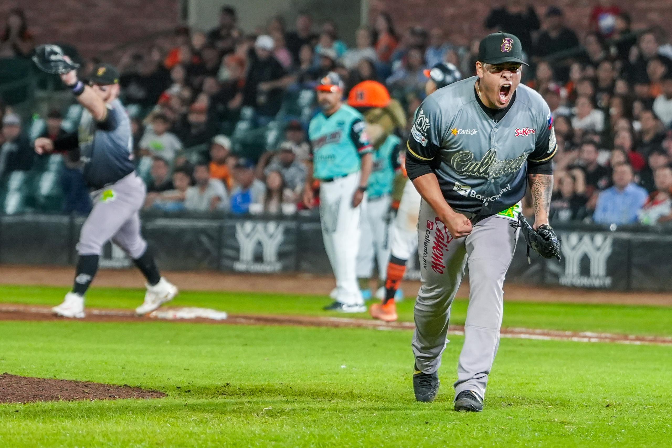 DAVID GUTIEERREZ, LANZADOR DE TOMATEROS FESTEJA EL SACAR LA ENTRADA