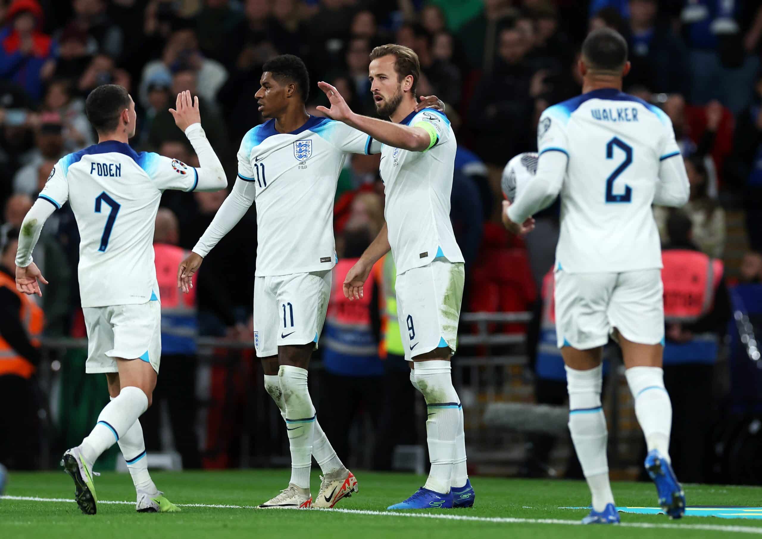 Inglaterra festejando gol de Kane