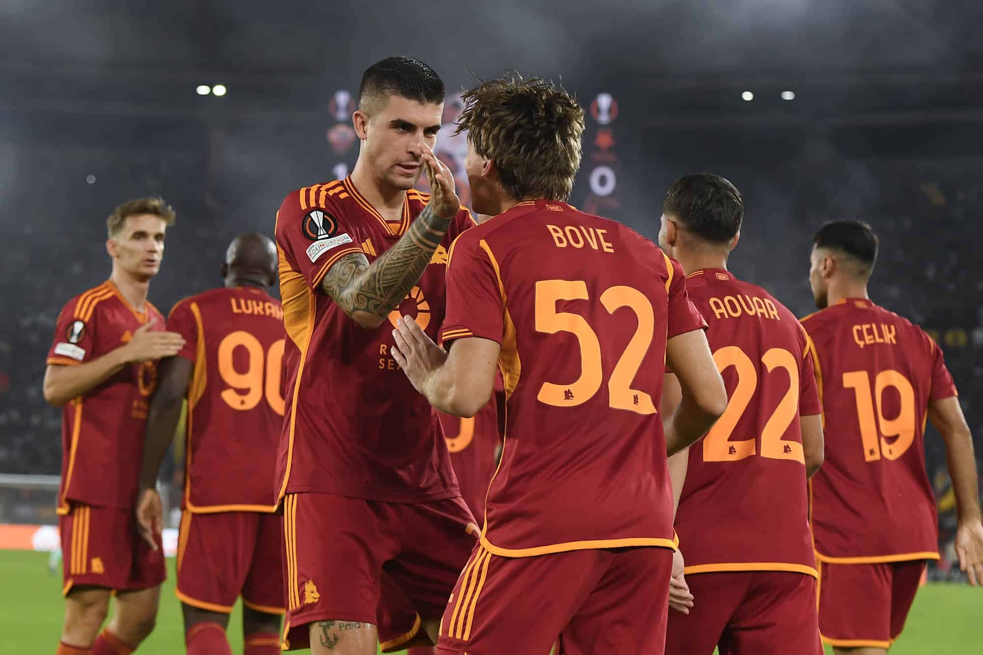 Bove celebrando su anotación con Pellegrini