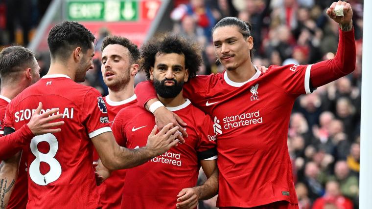 Salah festejando anotación con Darwin Nuñez