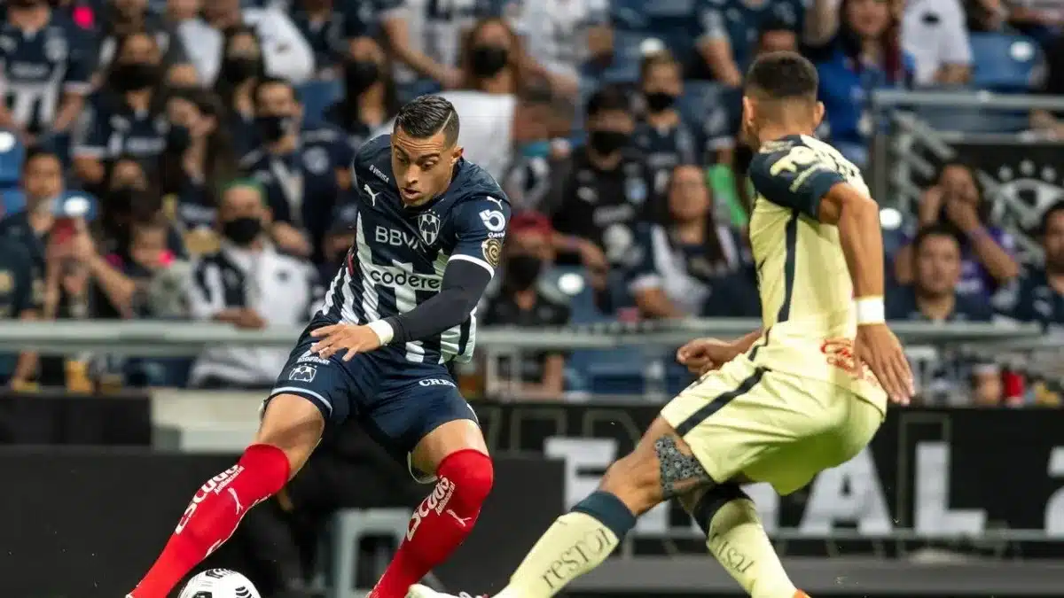 Funes Mori con el balón