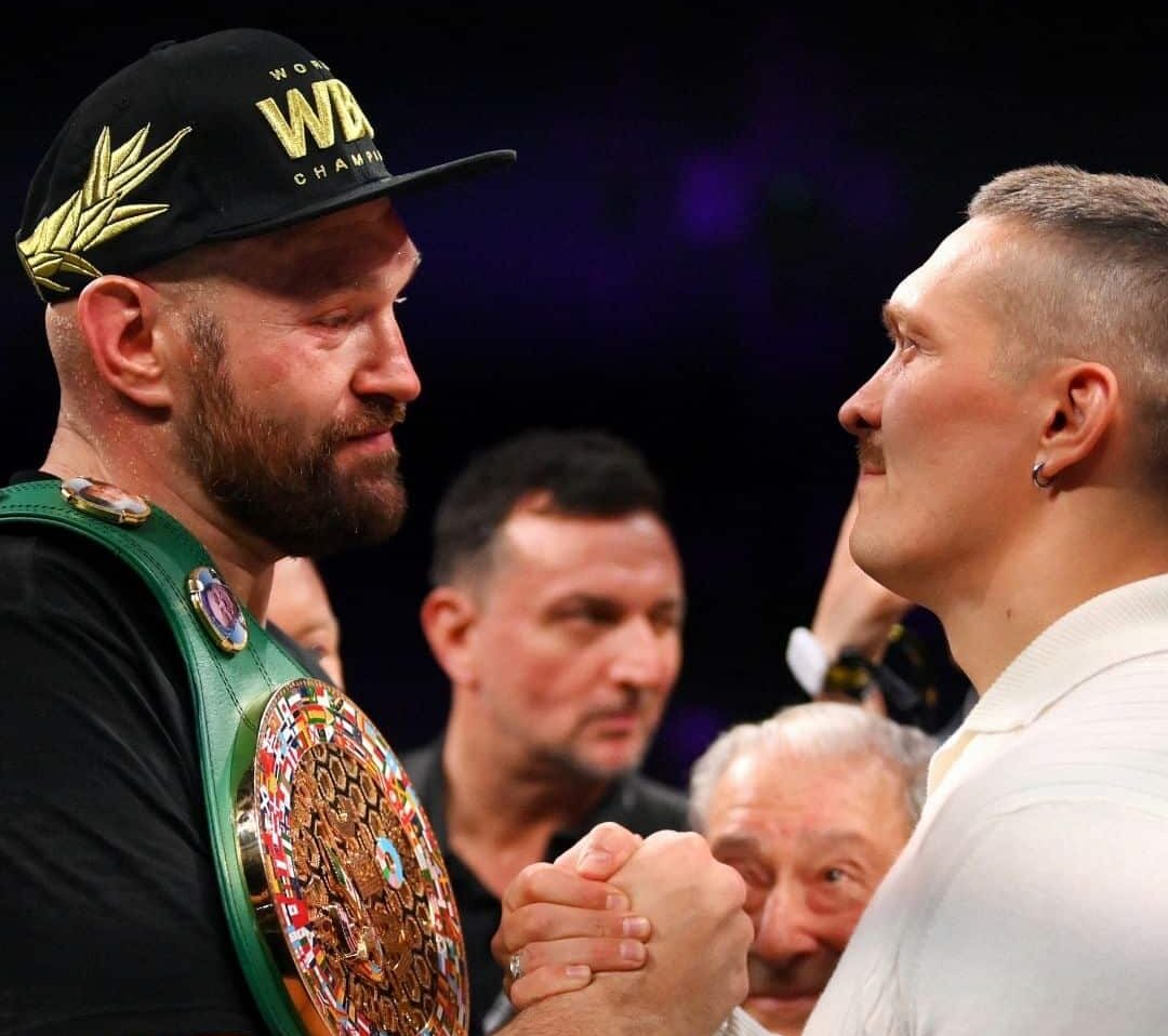 TYSON FURY Y OLEKSANDR USYK SE DAN LA MANO TRAS LA PELEA DE FURY ANTE FRANCIS NGANNOU
