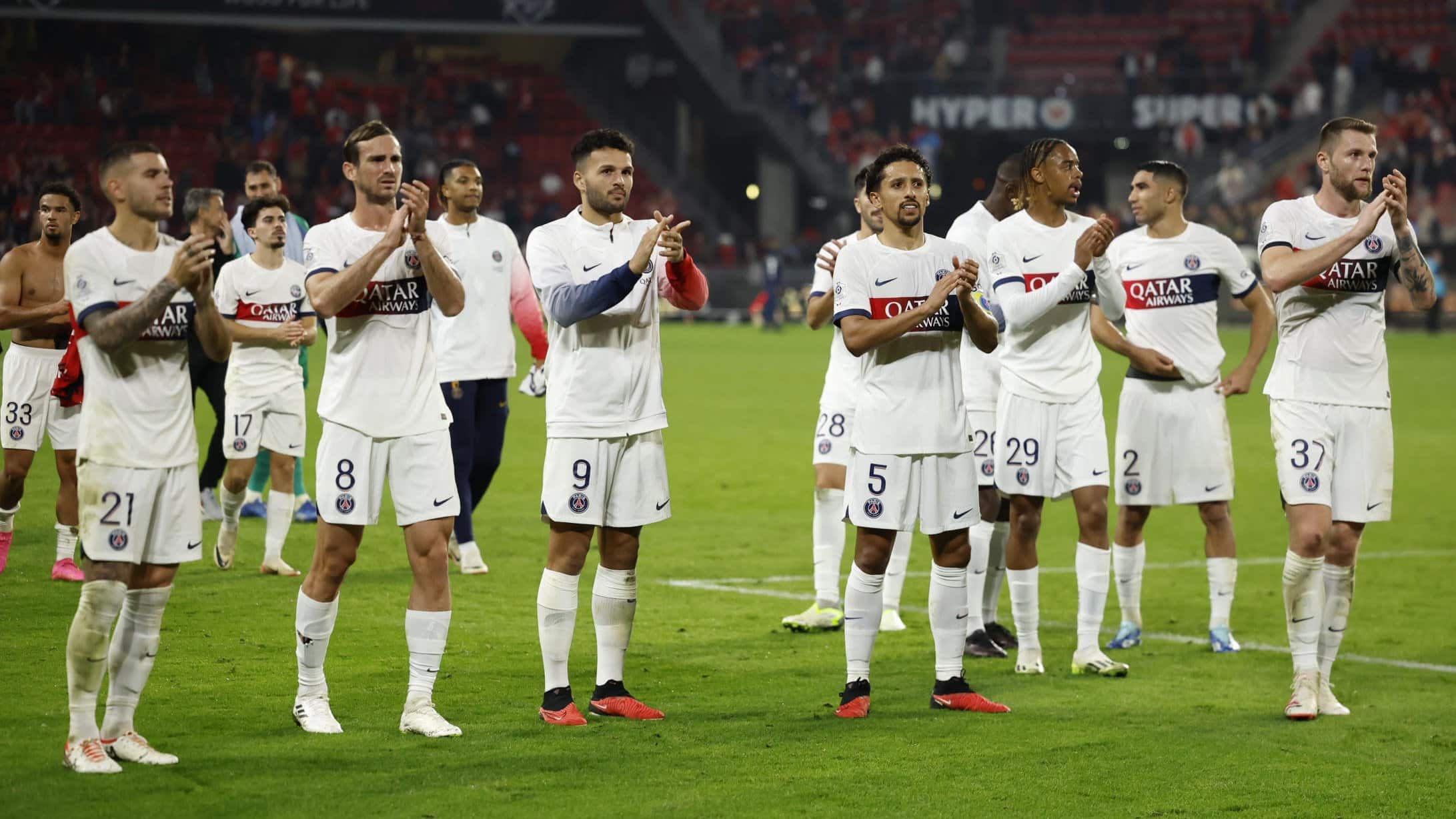 PSG agradeciendo a su afición