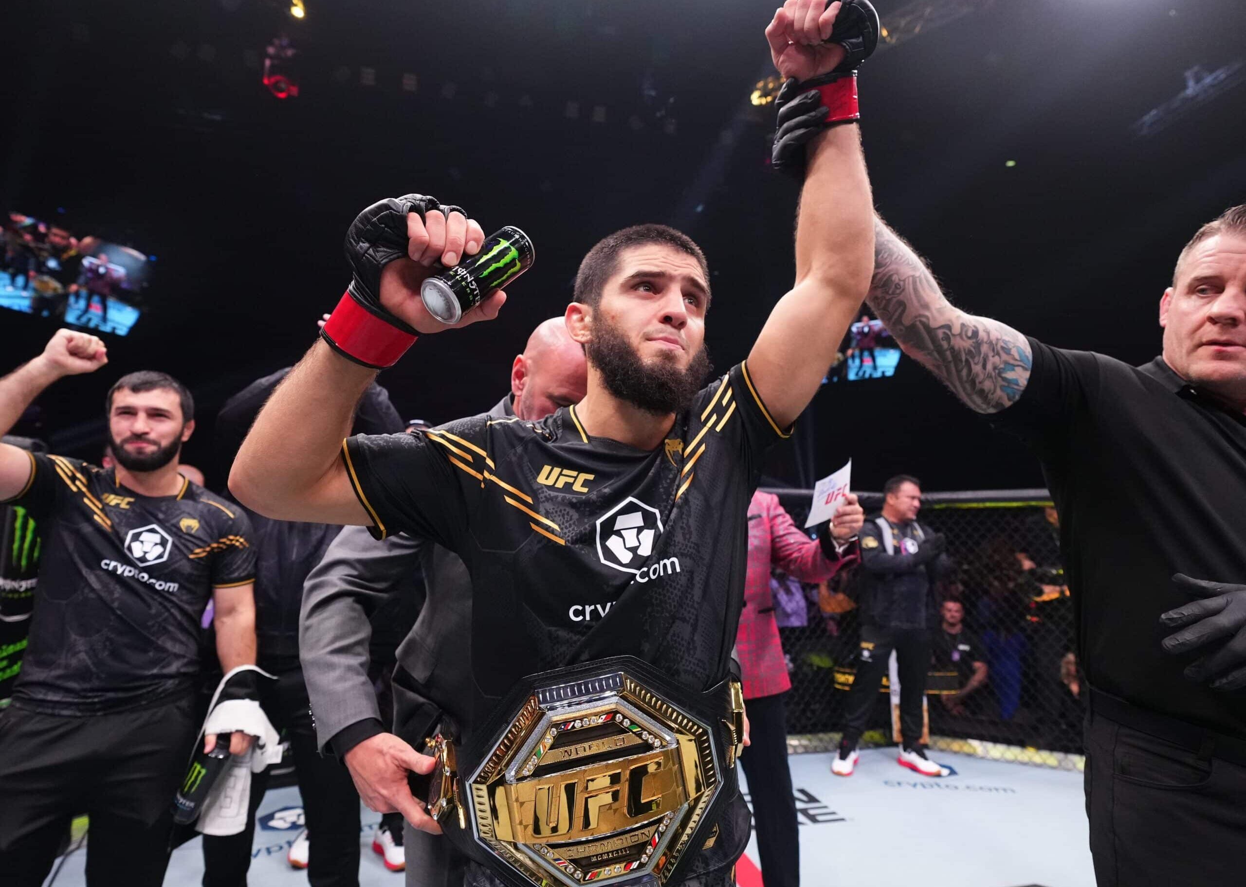 ISLAM MAKHACHEV FESTEJA LA VICTORIA SOBRE ALEXANDER VOLKANOVSKI