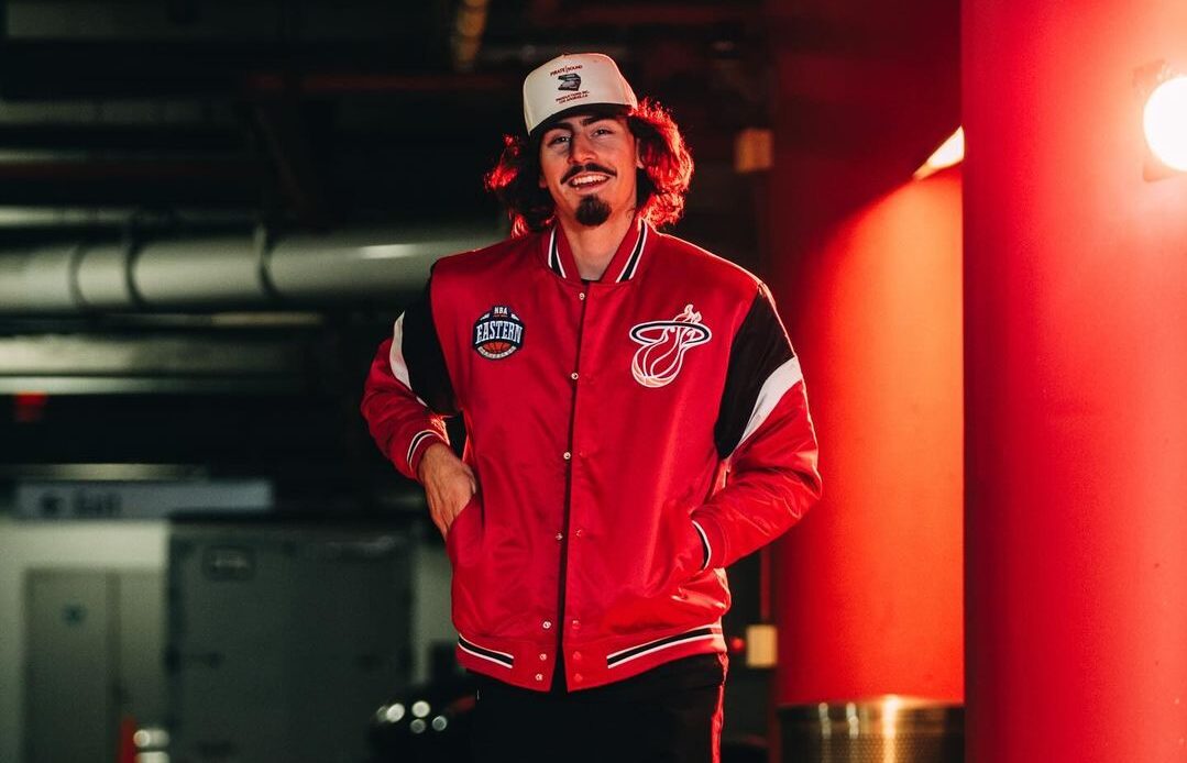 JAIME JÁQUEZ JR LLEGA AL ESTADIO PREVIO A UN JUEGO PARA EL MIAMI HEAT