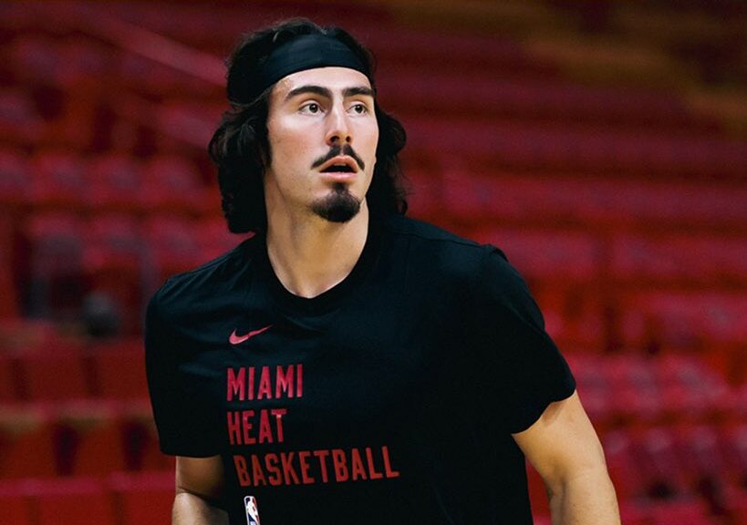 JAIME JÁQUEZ JR EN CALENTAMIENTO PREVIO A SU DEBUT EN PRETEMPORADA