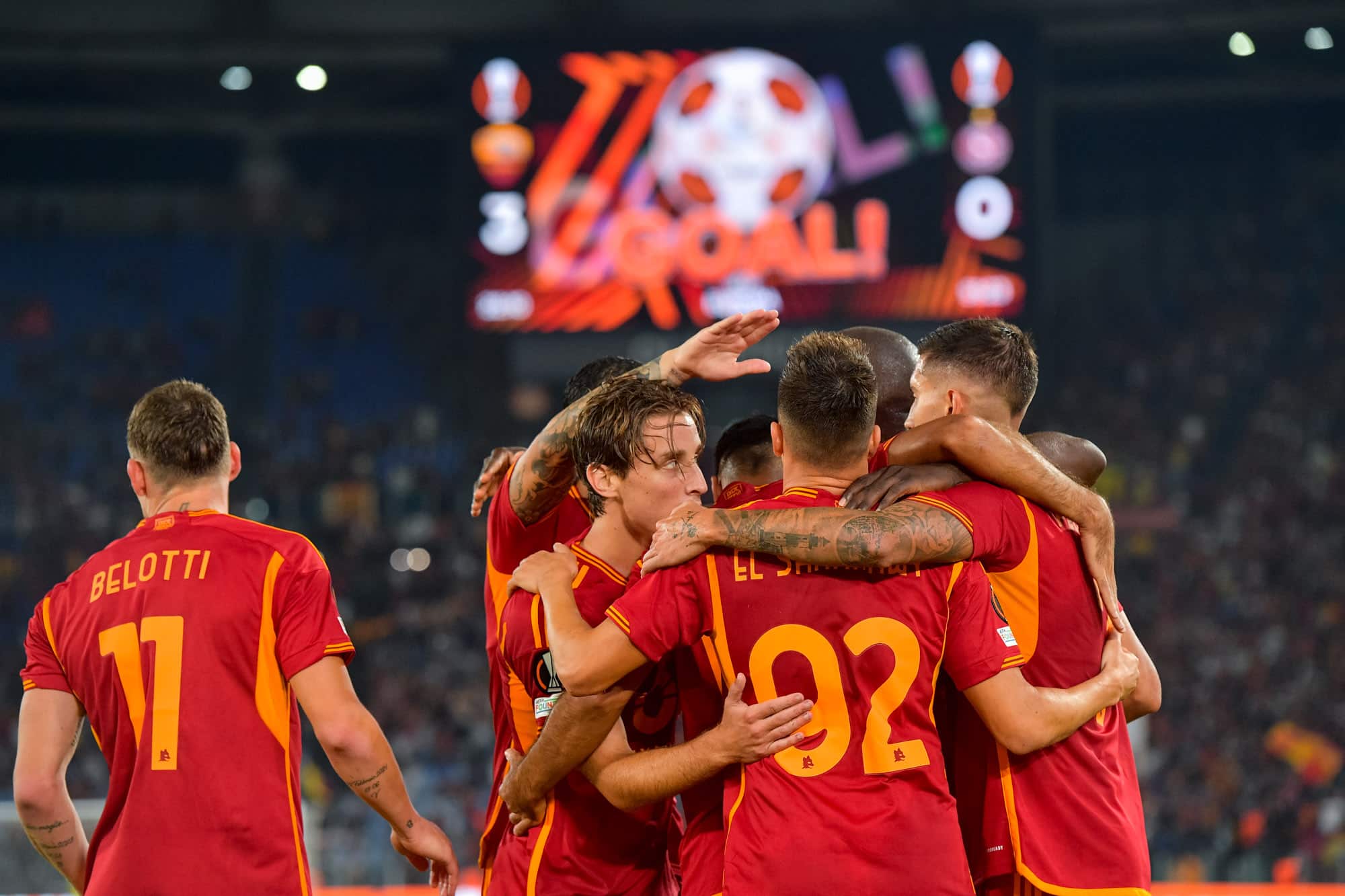 La Roma festejando un gol