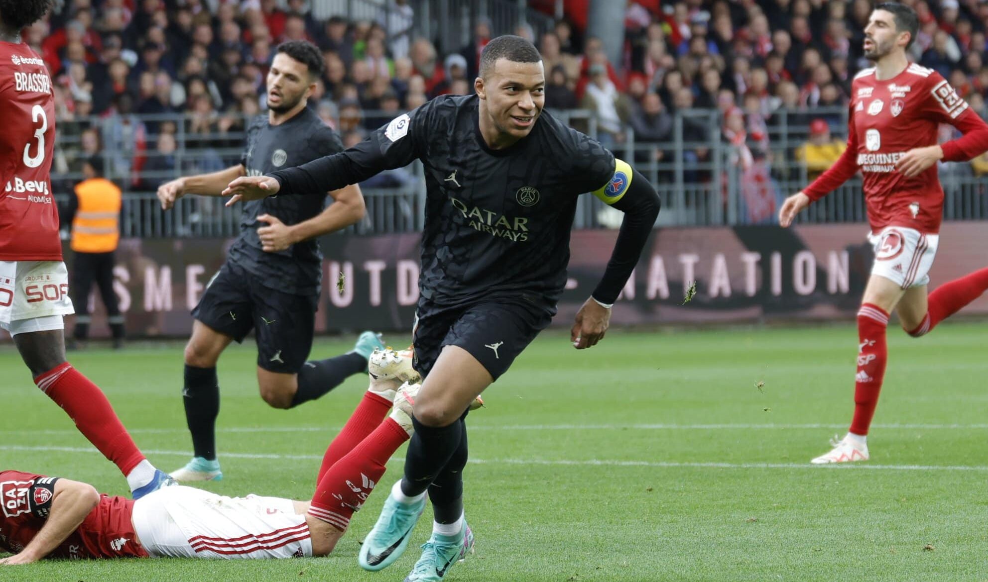 Mbappé anotando un gol