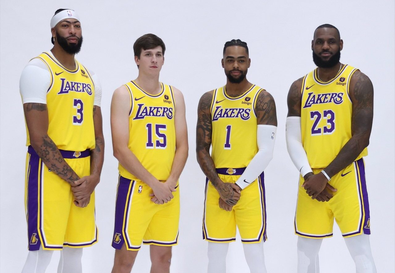 JUGADORES DE LOS LAKERS DURANTE EL DÍA DE MEDIOS
