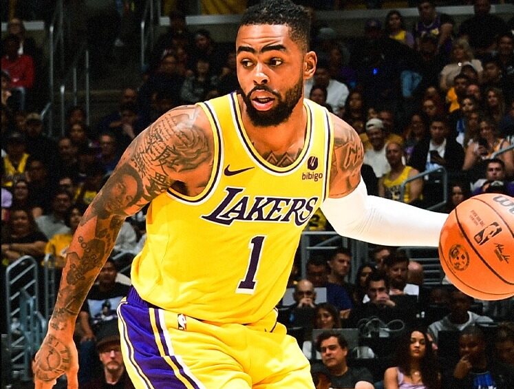 D'ANGELO RUSSELL MANEJA EL BALÓN PARA LOS LAKERS ANTE EL MAGIC