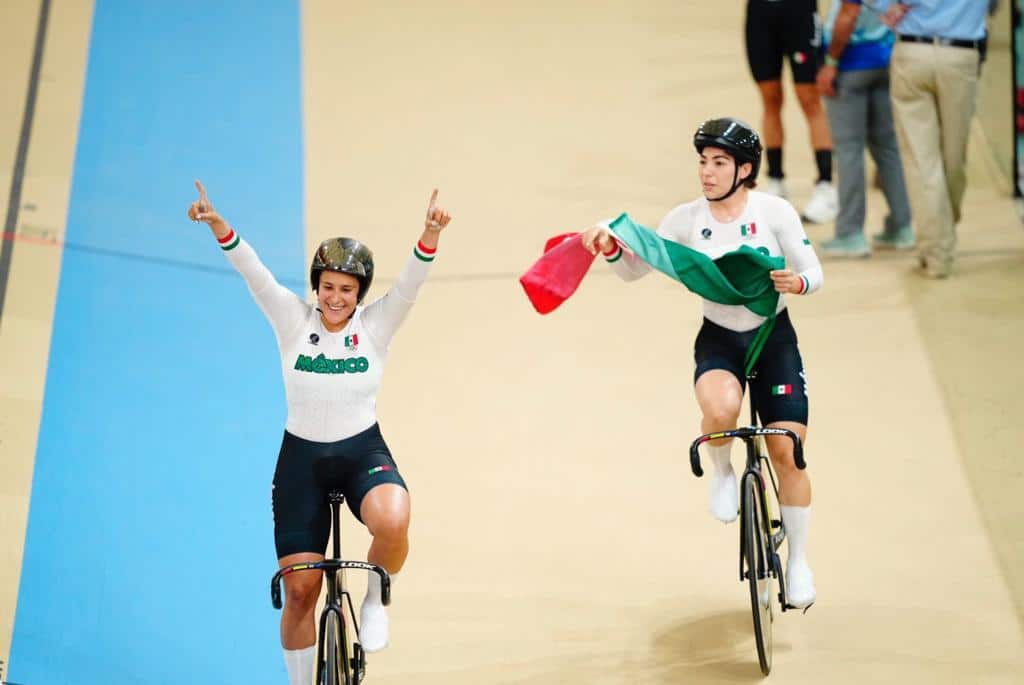 Luz Daniela Gaxiola, Yuli Verdugo y Jessica Salazar e cuelgan el oro en la prueba de velocidad por equipos