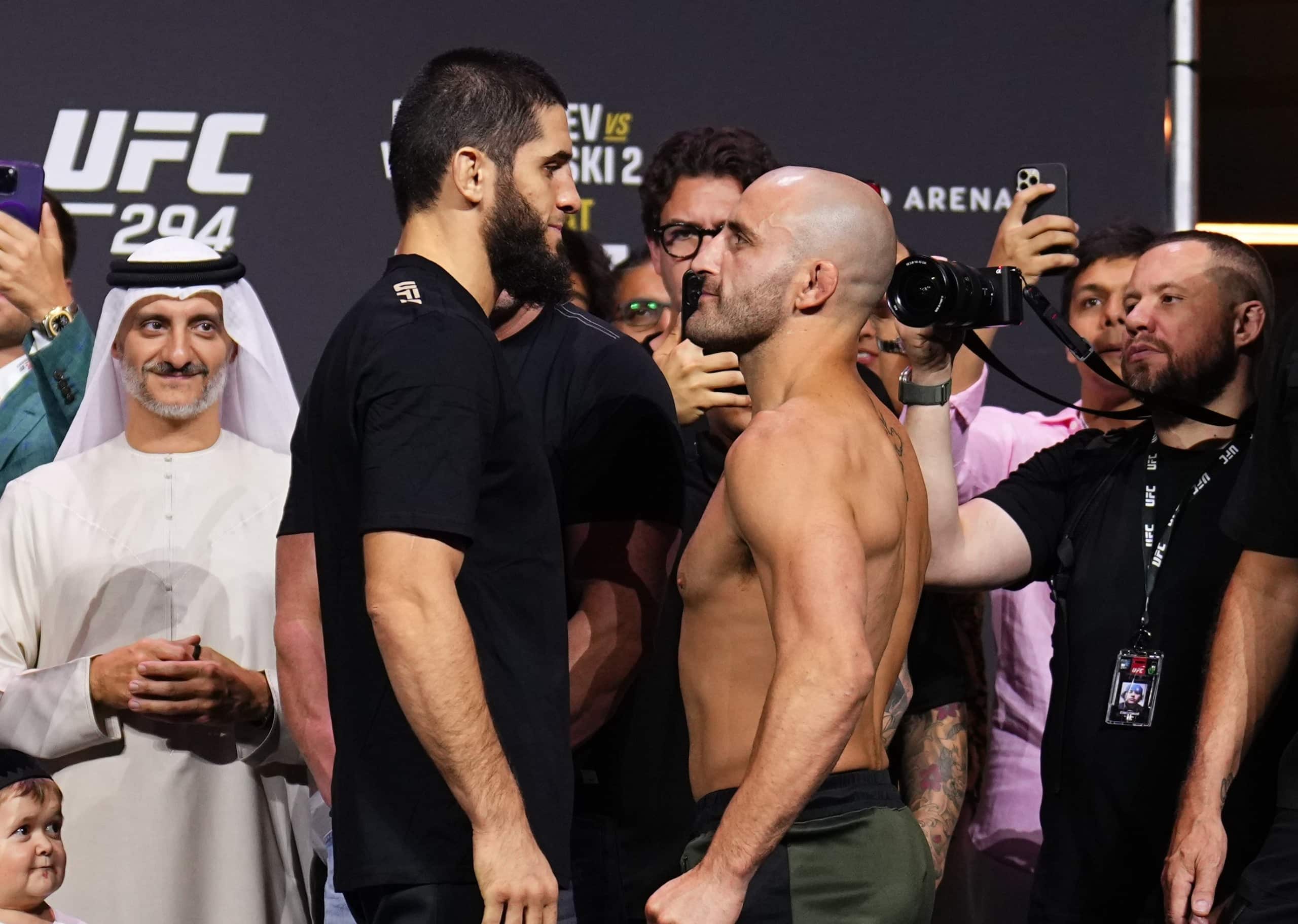MAKHACHEV Y VOLKANOVSKI CARA A CARA LUEGO DEL PESAJE