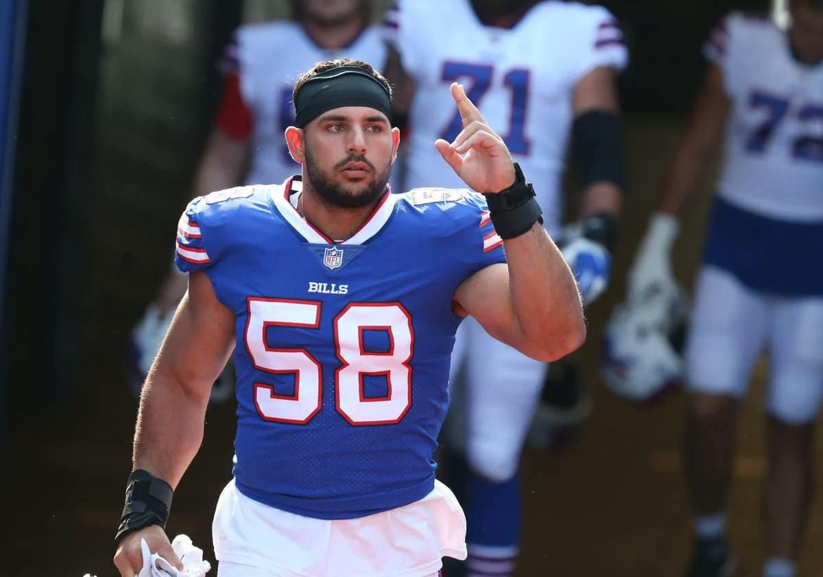 MATT MILANO, APOYADOR ESTRELLA DE LOS BILLS