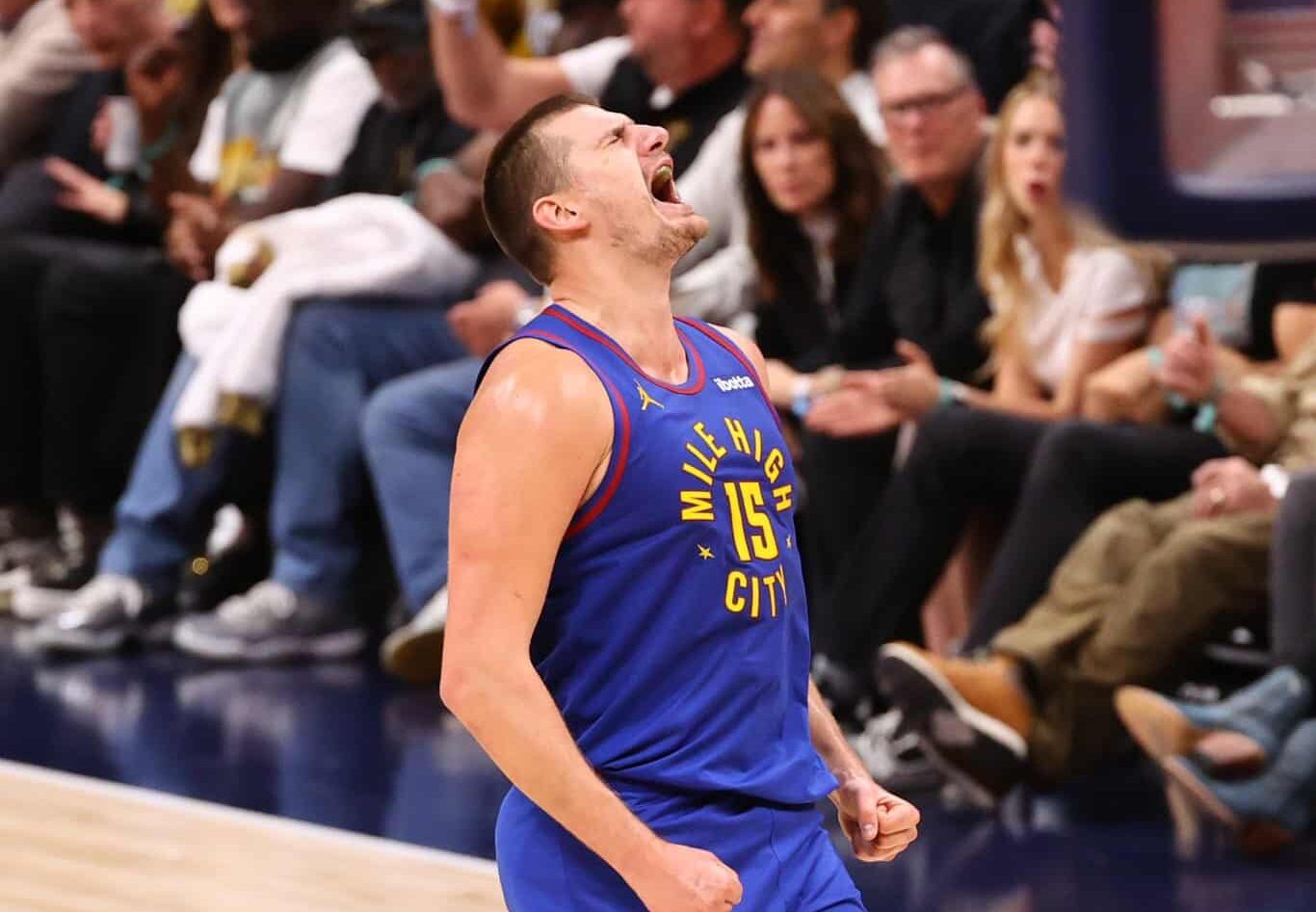 NIKOLA JOKIC CELEBRA EN EL PARTIDO DE DENVER ANTE LAKERS