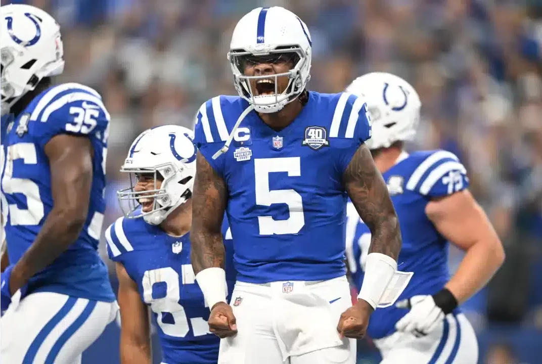 ANTHONY RICHARDSON FESTEJA TRAS UNA ANOTACIÓN CON LOS COLTS